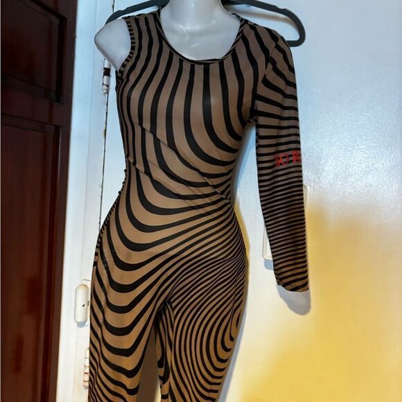 GSUWOO Jumpsuit so real onepiece catsuit one arm stripe 3d romper logo pant suit - Picture 2 of 11